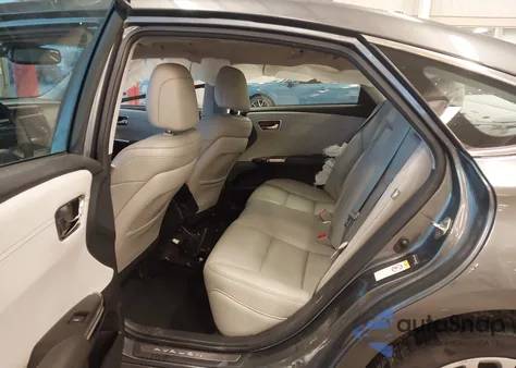 2016 Toyota Avalon Limited z USA, uszkodzony, nr VIN 4T1BK1EB1GU240725